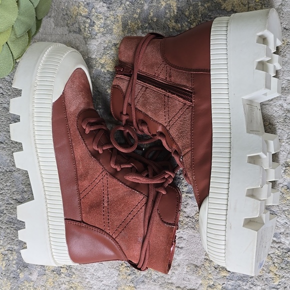 GIanni Bini Wander Lust Lug Sole Platform booties - Picture 6 of 15